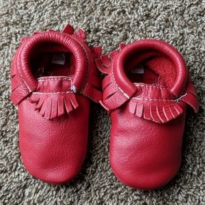 Freshly Picked red size 5 moccasins